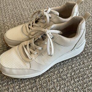 Skechers Women's Size 8 Billion Subtle Spots Wedge Sneaker Off White Memory Foam